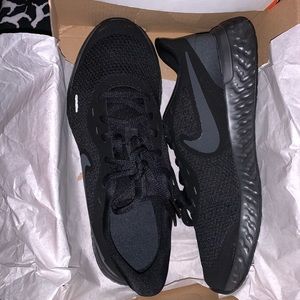 New in box Nike revolution 5